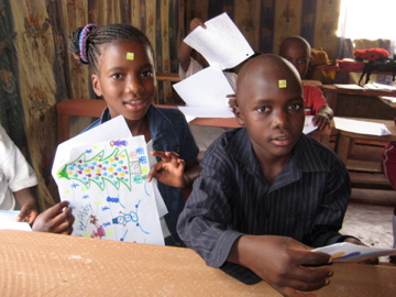 Students enjoying our pictures.